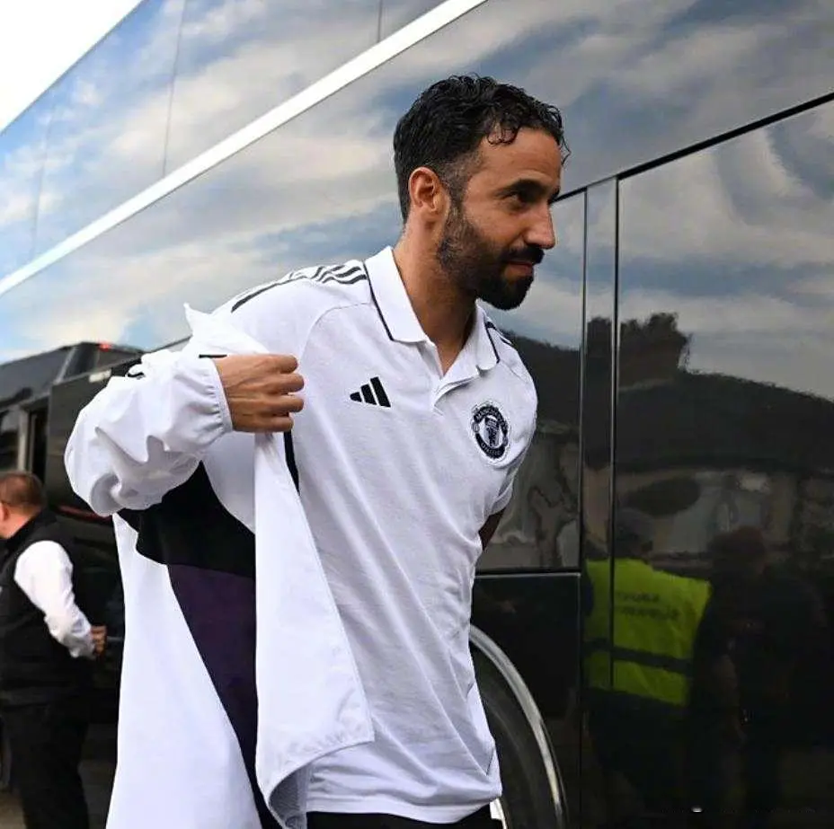 并暗示球员, 大战中的冷 并暗示球员, 大战中的冷